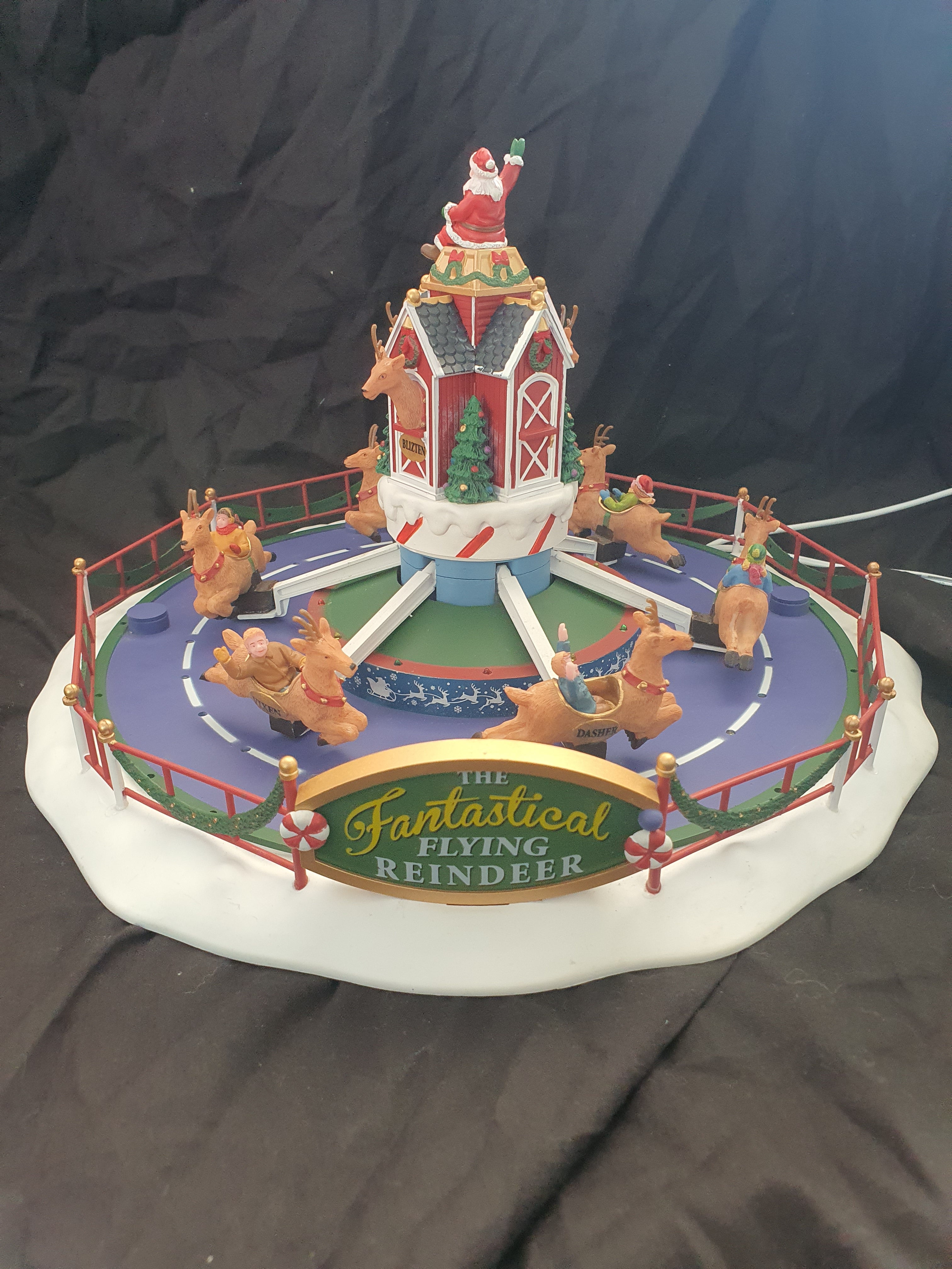 Reindeer On Holiday 64058