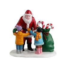 Santa Gets A Hug 32211