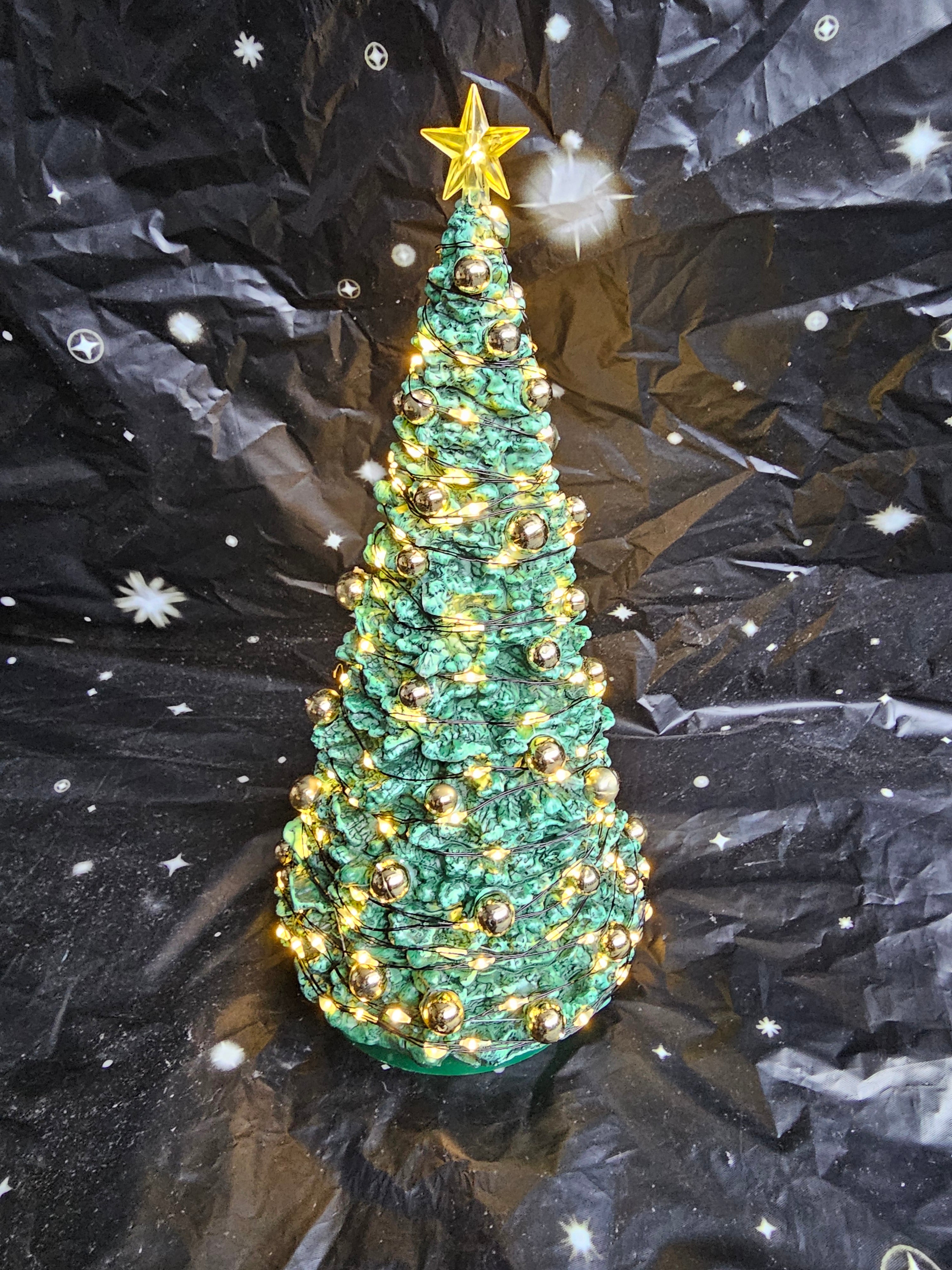 Jolly Christmas Tree 24995