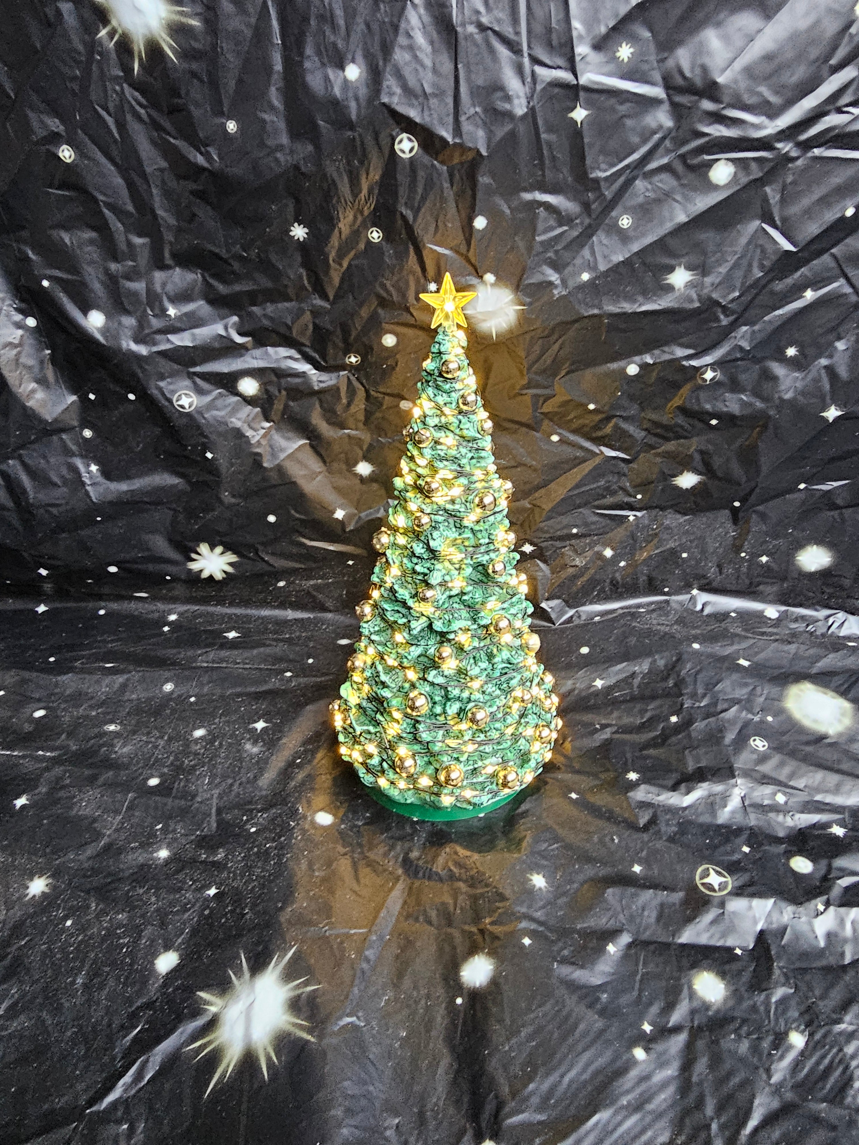 Jolly Christmas Tree 24995