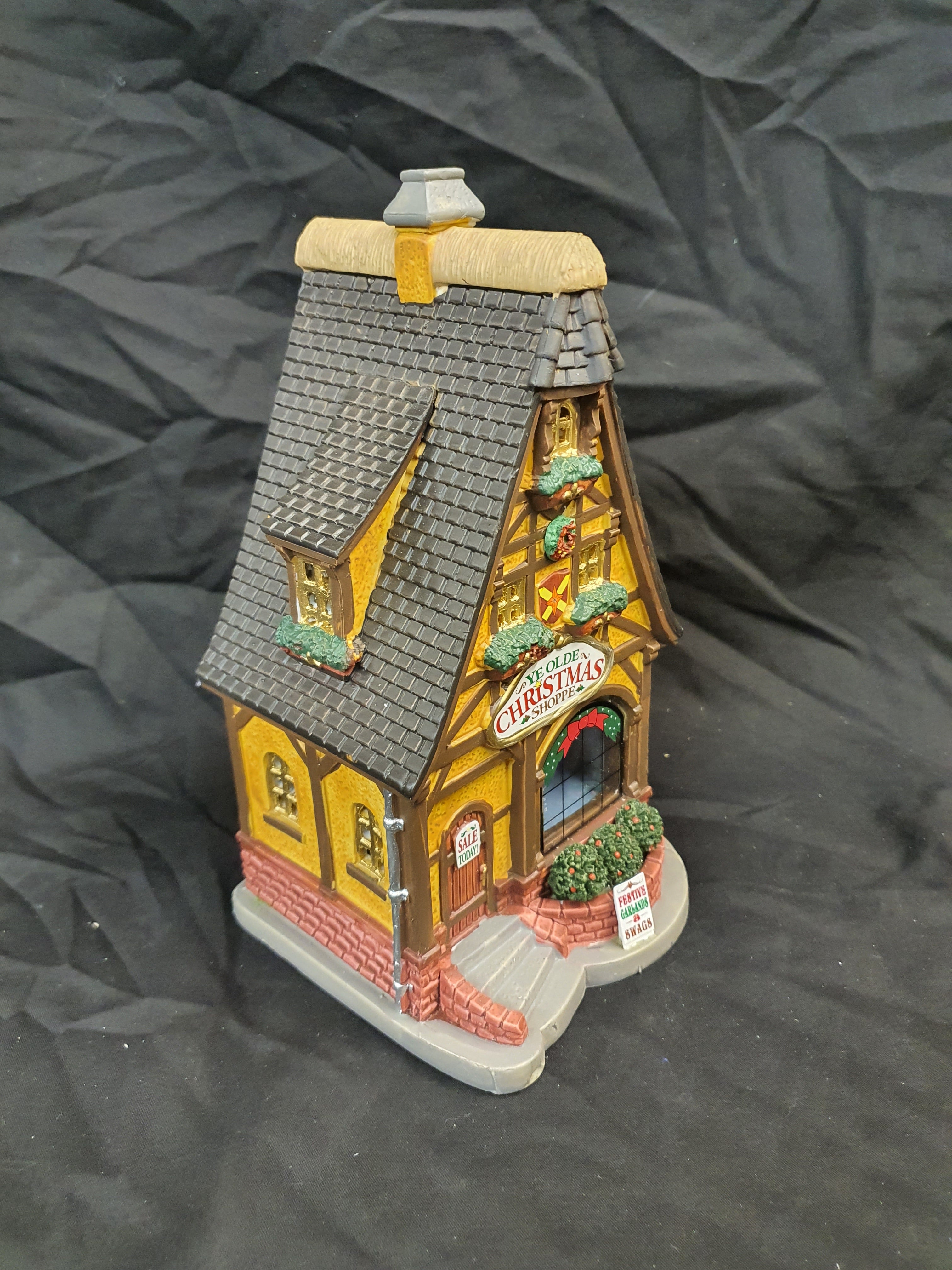 Ye Olde Christmas Shoppe 55902