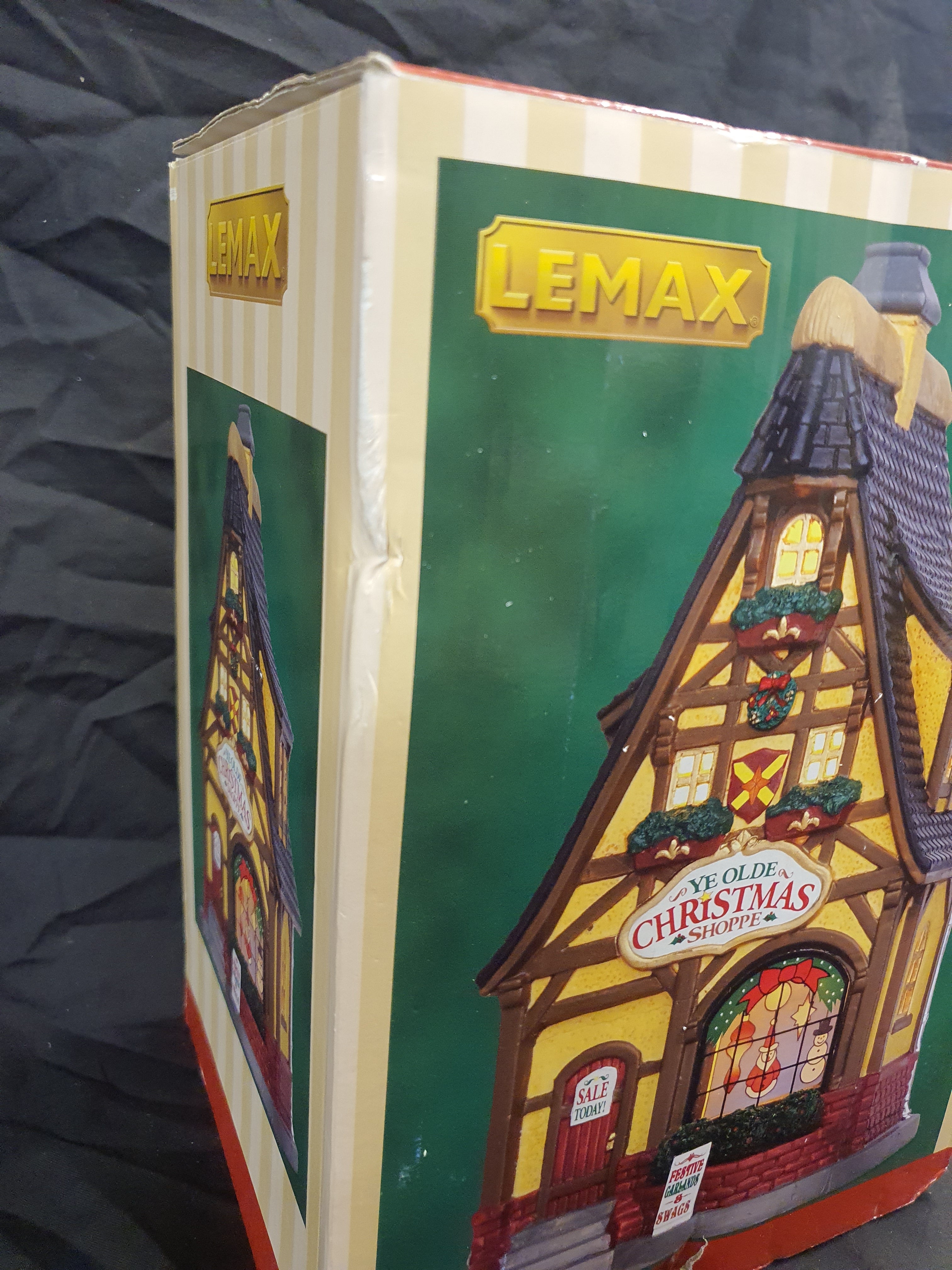 Ye Olde Christmas Shoppe 55902